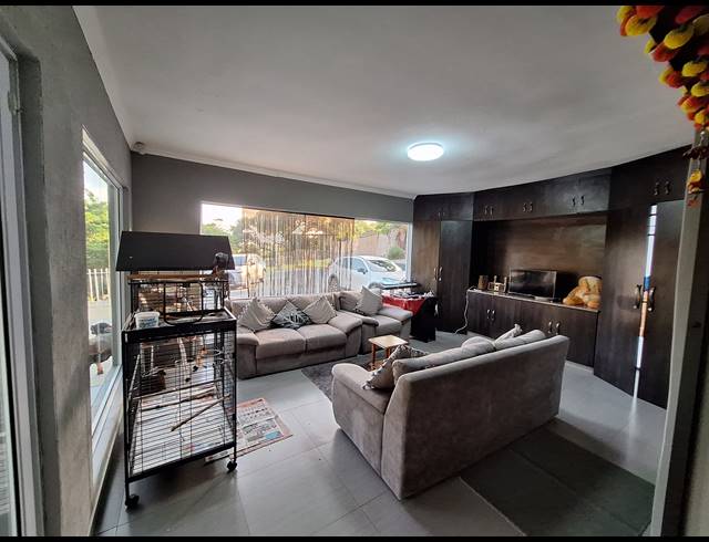 3 BEDROOM HOUSE FOR SALE IN SEA PARK